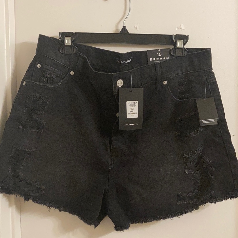 Fashionnova Distressed High Rise Shorts / Size 15 / black